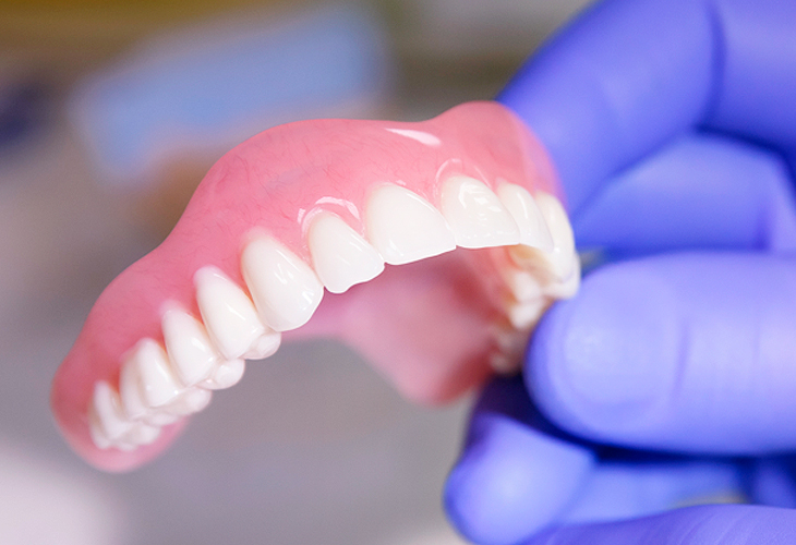 протезирование зубов в спб